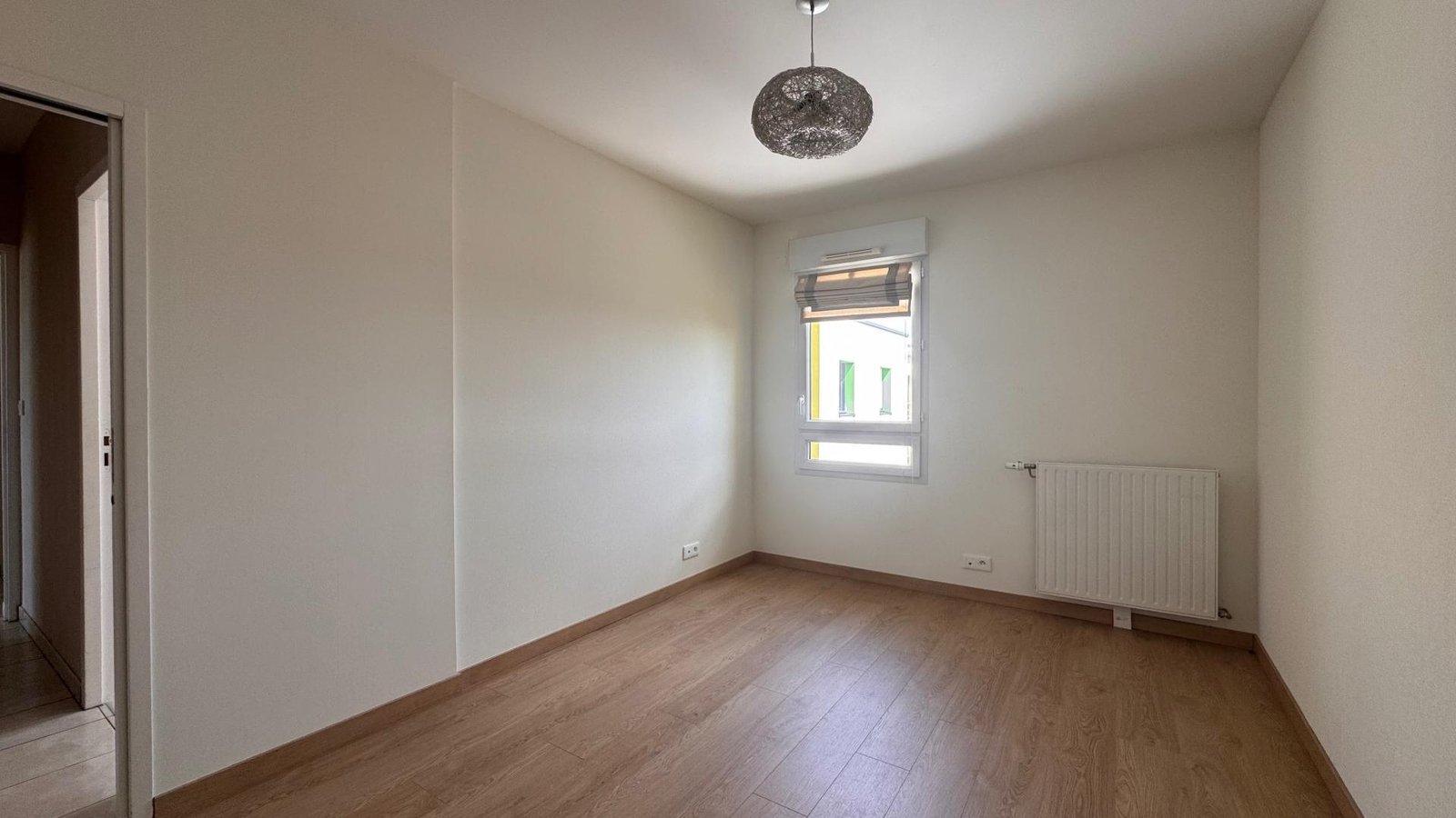 Chambre parentale au parquet, exposition ouest