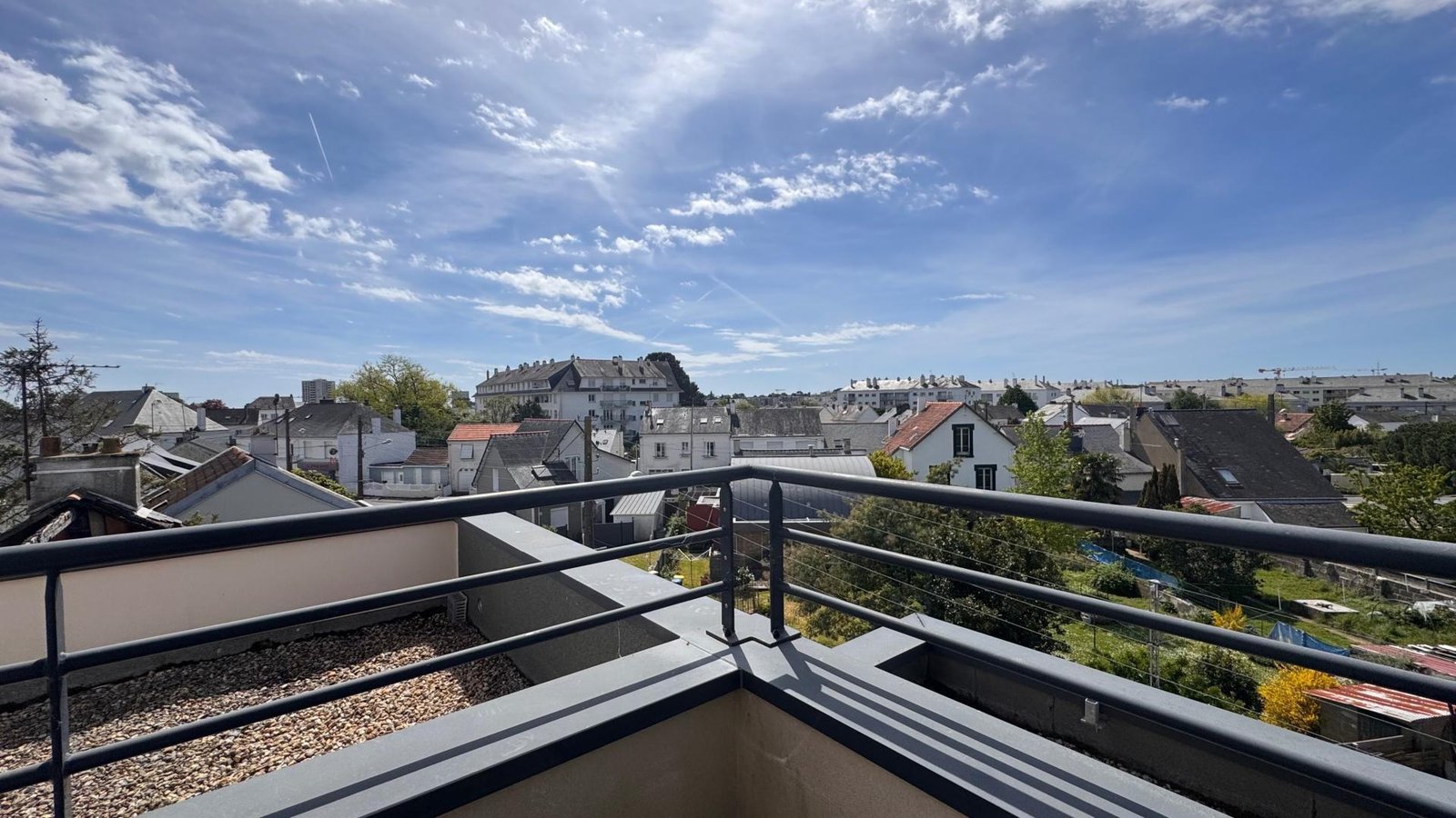Vue dégagée sans vis-à-vis depuis la terrasse